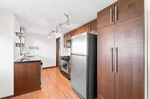 Kitchen - 283 E Beechwold Blvd, Columbus, OH 43214 photo 2 of 5