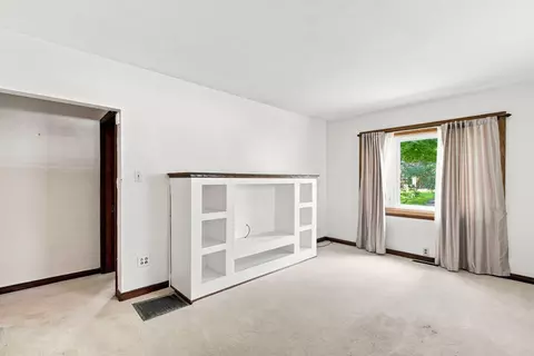Living - 283 E Beechwold Blvd, Columbus, OH 43214 photo 2 of 2
