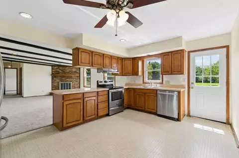 Kitchen - 4143 Zuber Rd, Orient, OH 43146 photo 2 of 3