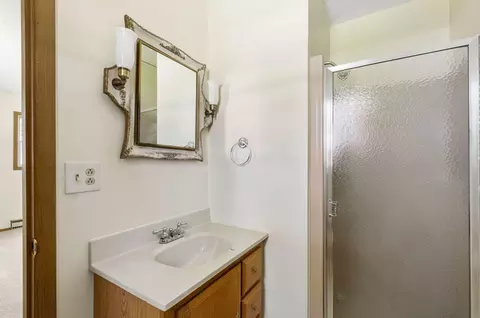 Bath - 4143 Zuber Rd, Orient, OH 43146 photo 2 of 3