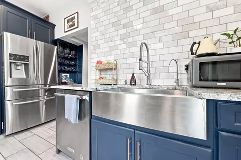 Kitchen - 421 E Kossuth St, Columbus, OH 43206 photo 6 of 8