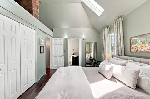 Bedroom - 421 E Kossuth St, Columbus, OH 43206 photo 2 of 7