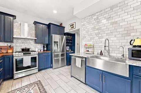 Kitchen - 421 E Kossuth St, Columbus, OH 43206 photo 7 of 8