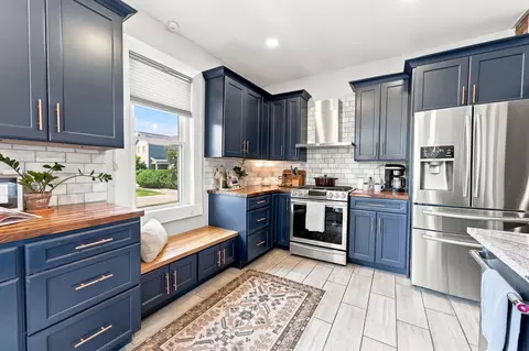 Kitchen - 421 E Kossuth St, Columbus, OH 43206 photo 2 of 8