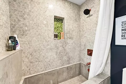Bath - 421 E Kossuth St, Columbus, OH 43206 photo 2 of 5