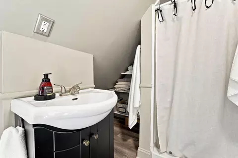 Bath - 421 E Kossuth St, Columbus, OH 43206 photo 4 of 5