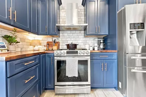 Kitchen - 421 E Kossuth St, Columbus, OH 43206 photo 5 of 8