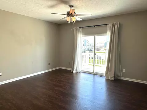 Living - 5545 Eagle River Dr #649, Dublin, OH 43016 photo 3 of 6
