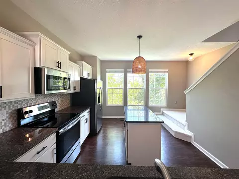 Kitchen - 5545 Eagle River Dr #649, Dublin, OH 43016 photo 4 of 5