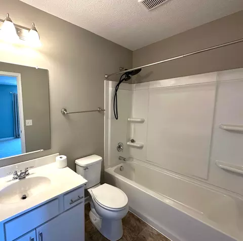 Bath - 5545 Eagle River Dr #649, Dublin, OH 43016 photo 2 of 3