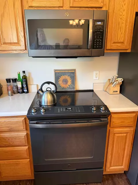 Kitchen - 323 Haystack Ave, Pataskala, OH 43062 photo 2 of 4