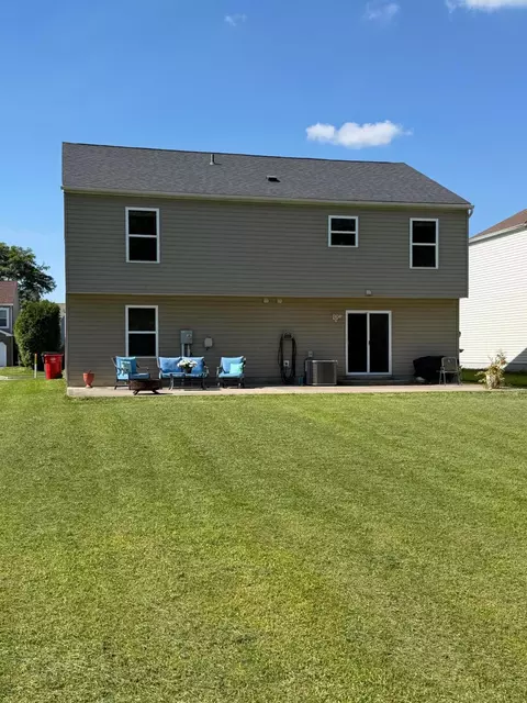 Exterior - 323 Haystack Ave, Pataskala, OH 43062 photo 2 of 4