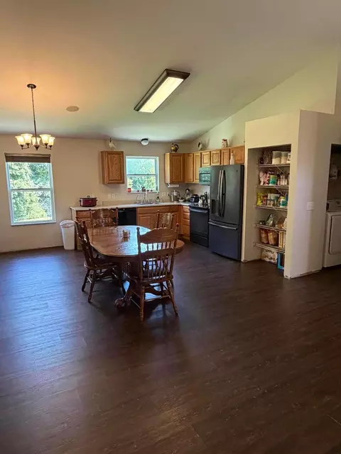 Kitchen - 323 Haystack Ave, Pataskala, OH 43062 photo 3 of 4