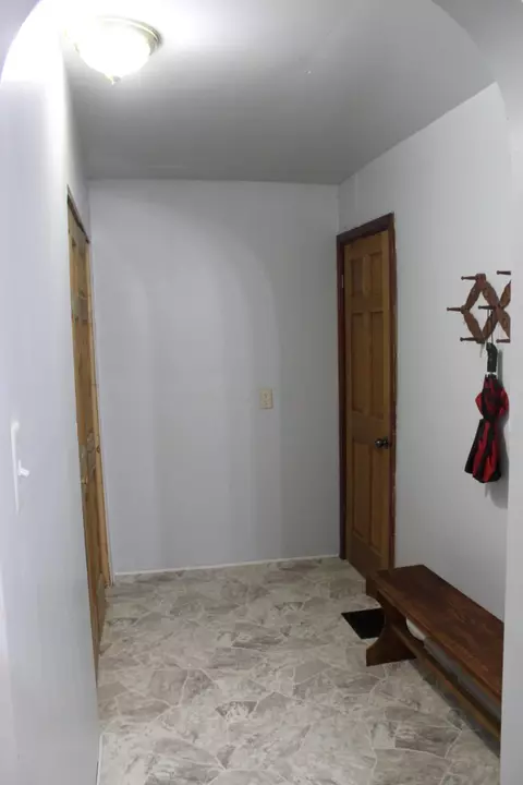 Entry Way - 539 Universal Ave, Marion, OH 43302 photo 1 of 1