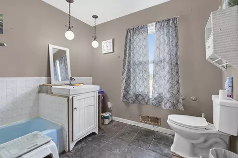 Bath - 190 Walnut Creek Pike, Circleville, OH 43113 photo 1 of 2