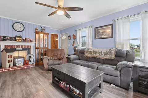 Living - 190 Walnut Creek Pike, Circleville, OH 43113 photo 1 of 1