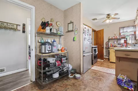 Entry Way - 190 Walnut Creek Pike, Circleville, OH 43113 photo 2 of 3