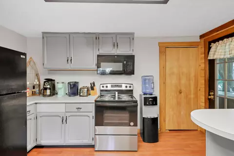 Kitchen - 9126 Walnut Dowler Rd, Logan, OH 43138 photo 4 of 4