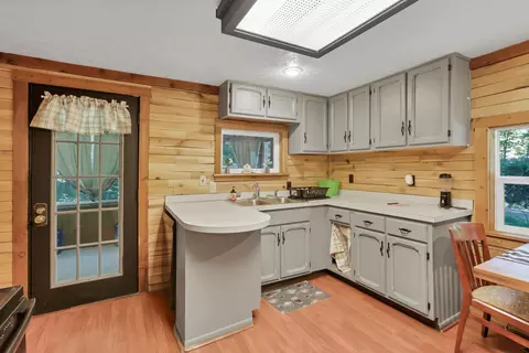 Kitchen - 9126 Walnut Dowler Rd, Logan, OH 43138 photo 3 of 4
