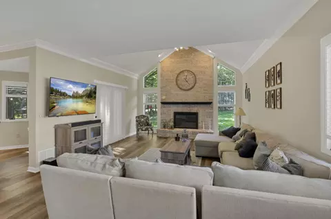 Living - 5205 Forest Run Dr, Dublin, OH 43017 photo 3 of 4