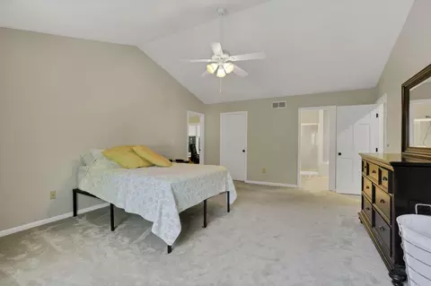 Bedroom - 5205 Forest Run Dr, Dublin, OH 43017 photo 5 of 10