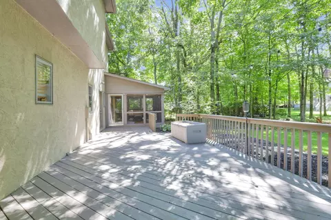 Exterior - 5205 Forest Run Dr, Dublin, OH 43017 photo 8 of 12