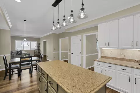 Kitchen - 5205 Forest Run Dr, Dublin, OH 43017 photo 5 of 5
