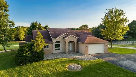 Exterior - 3333 Blacks Rd SW, Hebron, OH 43025 photo 2 of 11