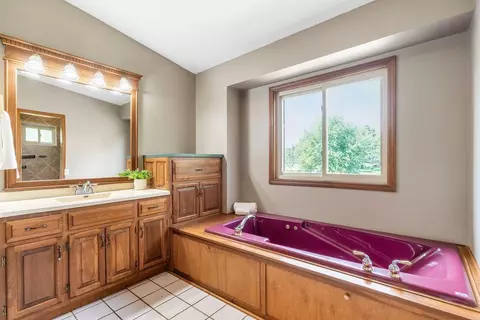 Bath - 3333 Blacks Rd SW, Hebron, OH 43025 photo 1 of 5