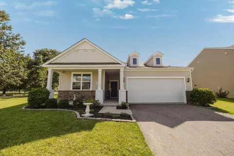 1152 Lake Forest Dr, Hebron, OH 43025