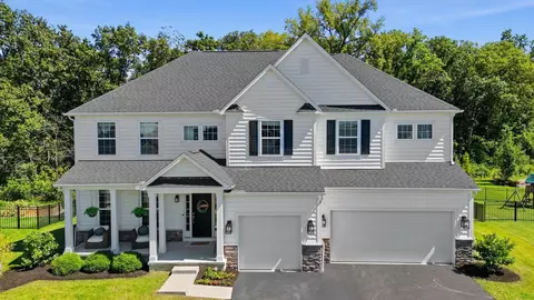 5560 Carlisle Dr, Grove City, OH 43123