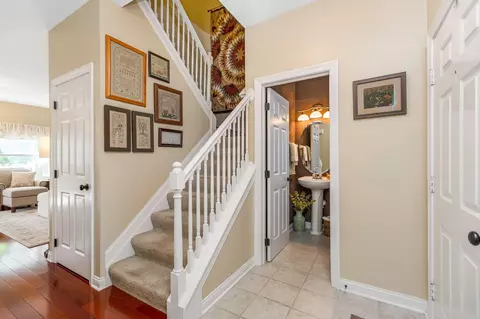 3933 Hill Park Rd, Hilliard, OH 43026