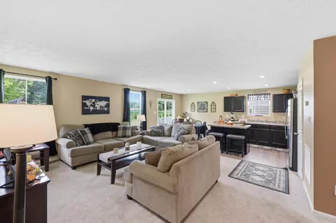 215 S Tuttle Rd, Springfield, OH 45505 photo 3