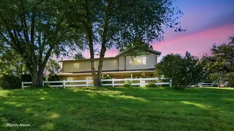 1355 Carrie Cir, Zanesville, OH 43701