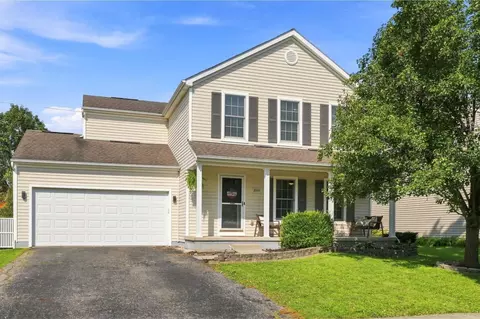 8599 Smokey Hollow Dr, Lewis Center, OH 43035