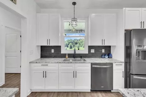 Kitchen - 2373 Boving Rd SW, Lancaster, OH 43130 photo 7 of 7