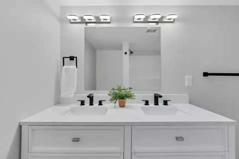 Bath - 11745 Smith Rd NW, Lithopolis, OH 43136 photo 7 of 7