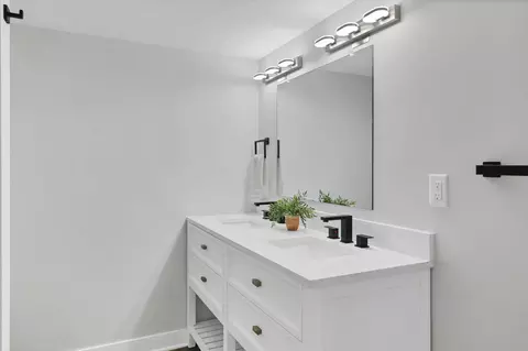Bath - 11745 Smith Rd NW, Lithopolis, OH 43136 photo 5 of 7
