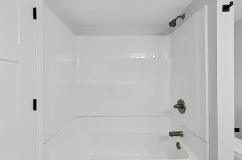Bath - 11745 Smith Rd NW, Lithopolis, OH 43136 photo 6 of 7