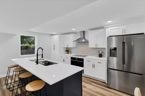 Kitchen - 11745 Smith Rd NW, Lithopolis, OH 43136 photo 1 of 4