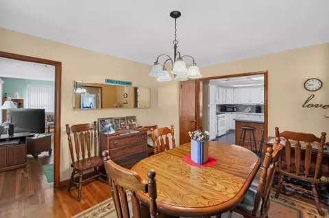 Dining - 11 E Mound St, Fredericktown, OH 43019 photo 3 of 3