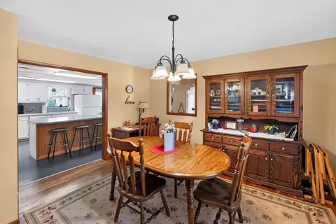 Dining - 11 E Mound St, Fredericktown, OH 43019 photo 2 of 3