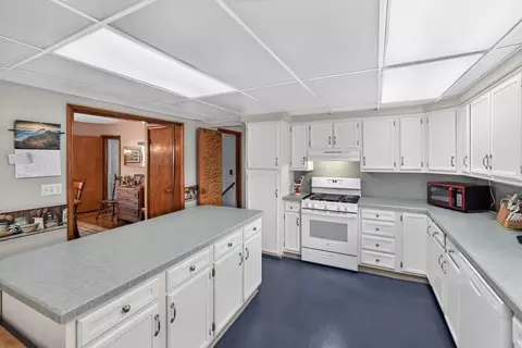 Kitchen - 11 E Mound St, Fredericktown, OH 43019 photo 4 of 6