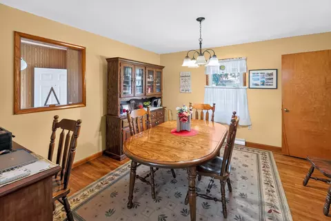 Dining - 11 E Mound St, Fredericktown, OH 43019 photo 1 of 3