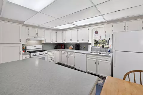 Kitchen - 11 E Mound St, Fredericktown, OH 43019 photo 2 of 6