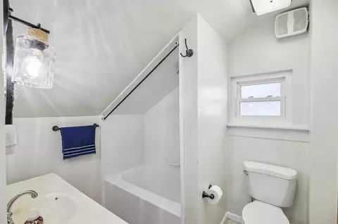 Bath - 651 Haven Ave, Hamilton, OH 45013 photo 1 of 4