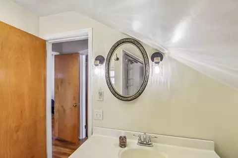Bath - 651 Haven Ave, Hamilton, OH 45013 photo 3 of 4