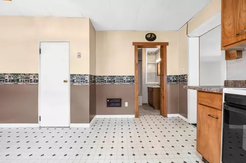 Entry Way - 111 S Boggs St, De Graff, OH 43318 photo 3 of 5