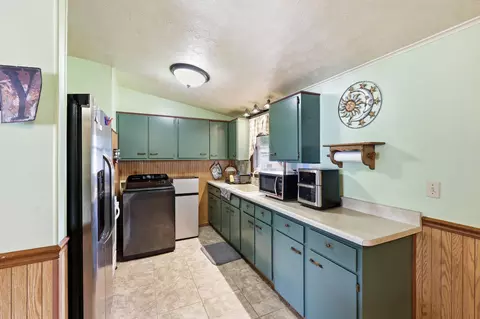 Kitchen - 313 E Farming St, Marion, OH 43302 photo 1 of 2