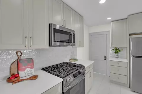 Kitchen - 272 E Markison Ave, Columbus, OH 43207 photo 2 of 5